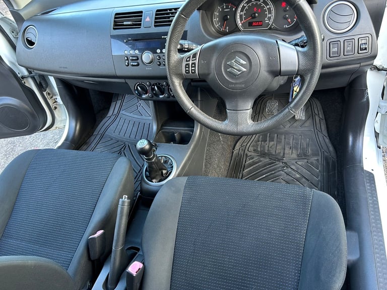 SUZUKI SWIFT 1.3 PETROL ONLY 36.000 LOW MILES MOT MARCH 26 FANTASTIC CONDITION 