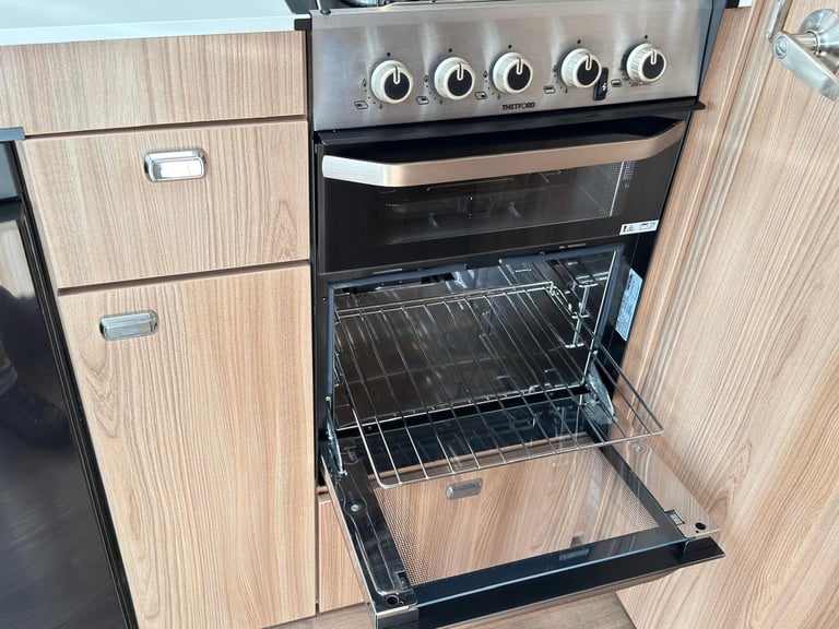 2018 Swift Freestyle EB, 4 berth with rear island bed, centre washroom, 