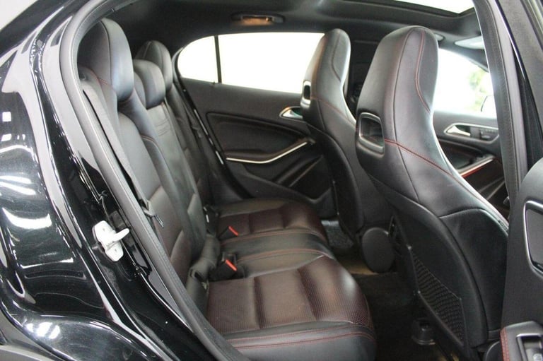 MERCEDES-BENZ GLA CLASS 2.1 GLA220d AMG Line (Premium Plus) 7G-DCT 4MATIC Euro