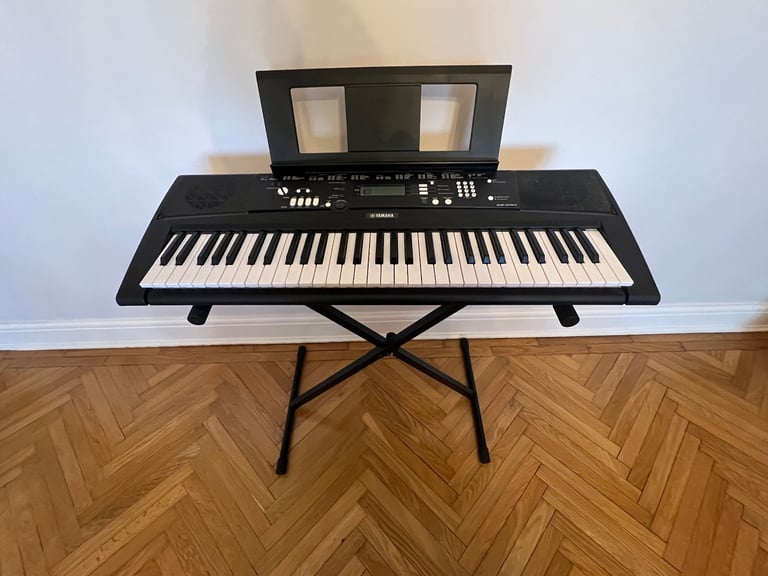 Yamaha EZ220 Digital Keyboard