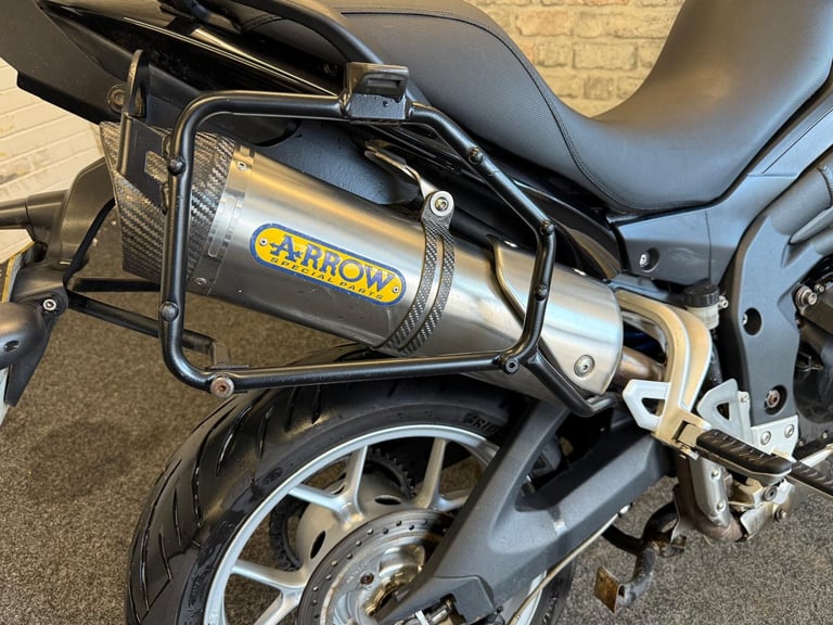 2009 Triumph Tiger 1050 - Tank bag - Panniers - Uprated end can 