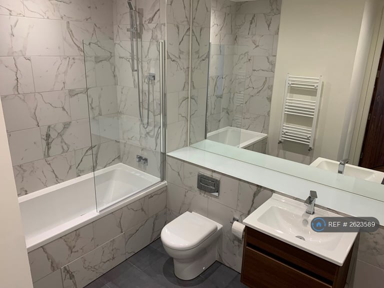 2 bedroom flat in Lightbox, Media City Uk, Salford, M50 (2 bed) (#2623589)