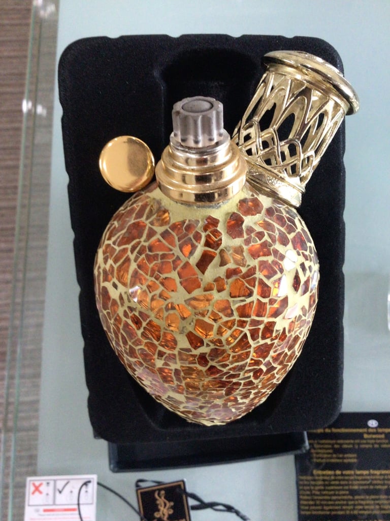 Ashleigh and Burwood fragrance lamp