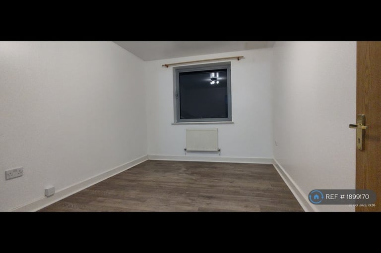 2 bedroom flat in Tideslea Path, London, SE28 (2 bed) (#1899170)