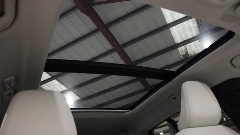  Volvo XC40 B4 (P) Ultimate Dark (360 Camera, Sunroof, BLIS) Petrol/Electric Hybrid Automatic
