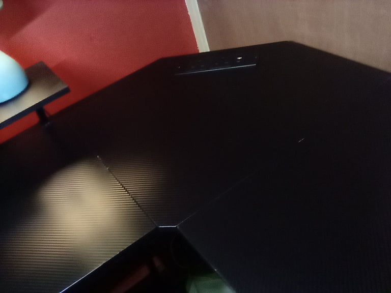 Carbon fibre corner Gaming desk 