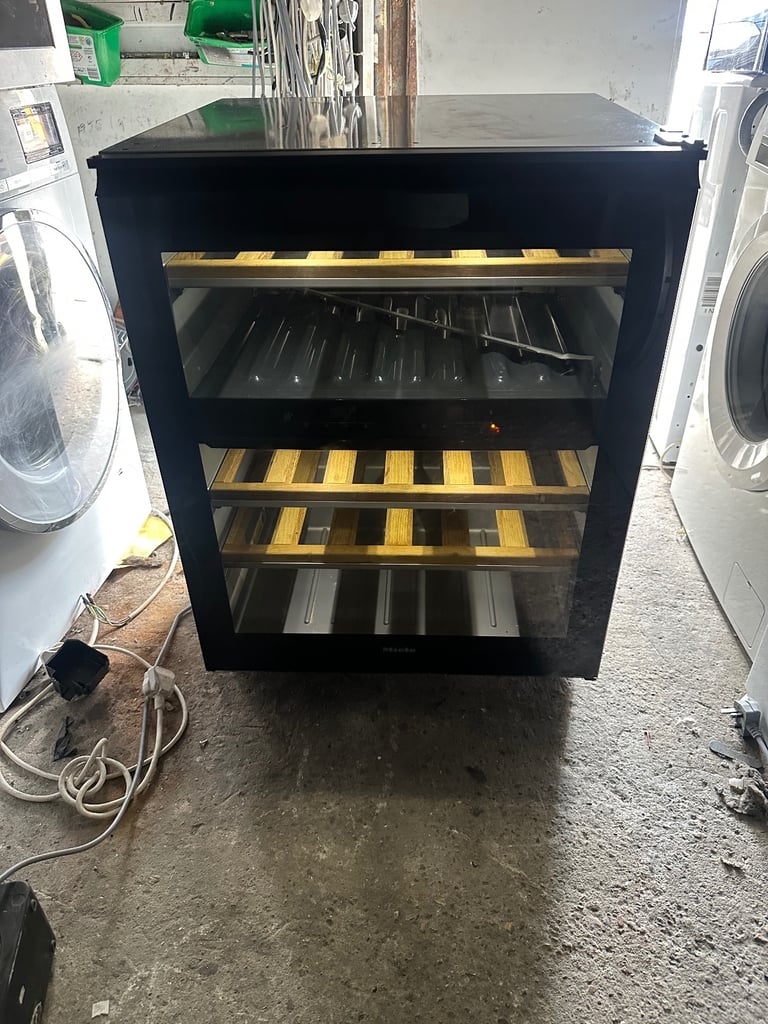 Miele Builtin Wine cooler Dual Zone RRP £2300 selling for only £450 like new