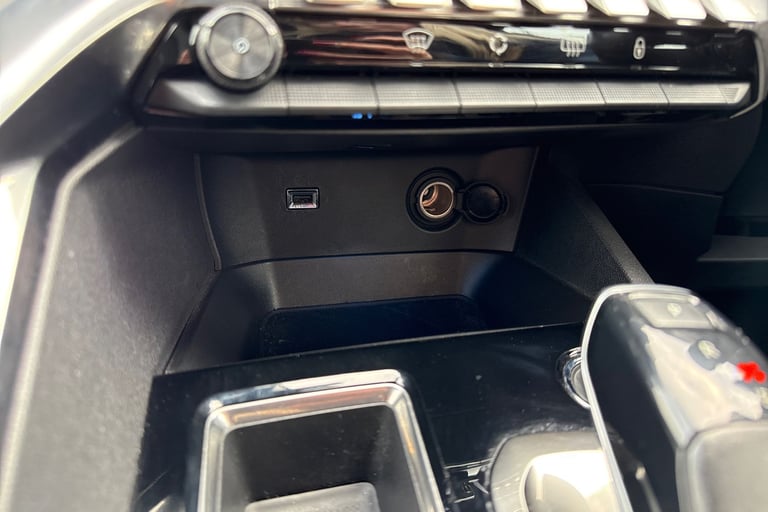 2022 Peugeot 3008 1.6 13.2kWh GT Premium e-EAT Euro 6 (s/s) 5dr SUV PETROL/ELECTRIC Automatic