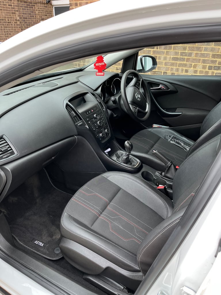 Vauxhall, ASTRA, Hatchback, 2012, Manual, 1598 (cc), 5 doors