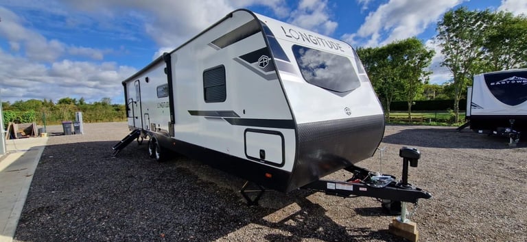 Forest River East To West Longitude 319BH American Caravan 5th Wheel