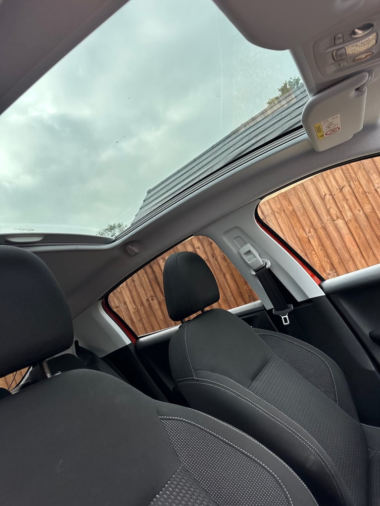 Peugeot, 208 2018, Manual, only 16k miles 