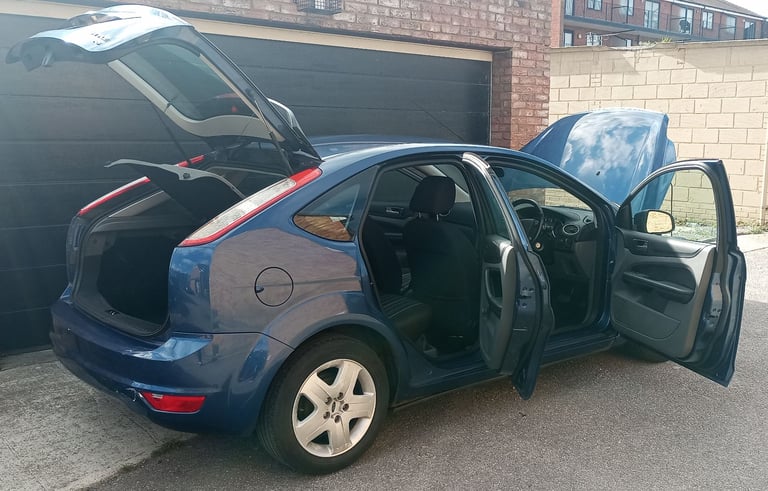RELUCTANT SALES Well Maintained Automatic Blue Ford FOCUS Hatchback 2008,1596 (cc), 5 doors