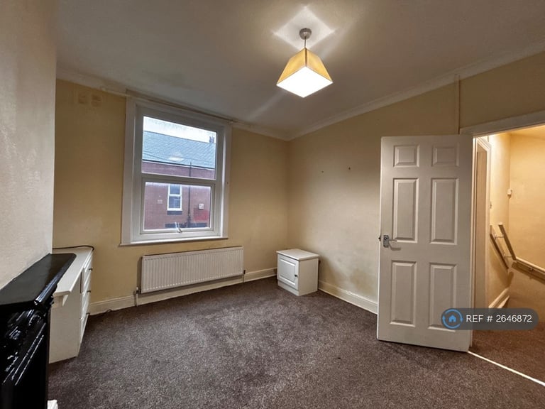 2 bedroom house in Recreation Place, Leeds, LS11 (2 bed) (#2646872)