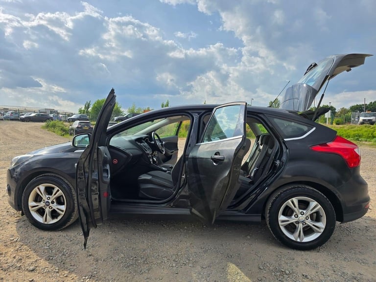 2013 Ford Focus 1.6 Zetec Powershift Euro 5 5dr Hatchback Petrol Automatic