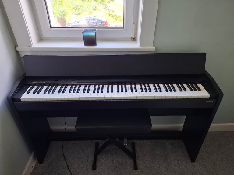 Digital Piano - Roland F - 130RCB