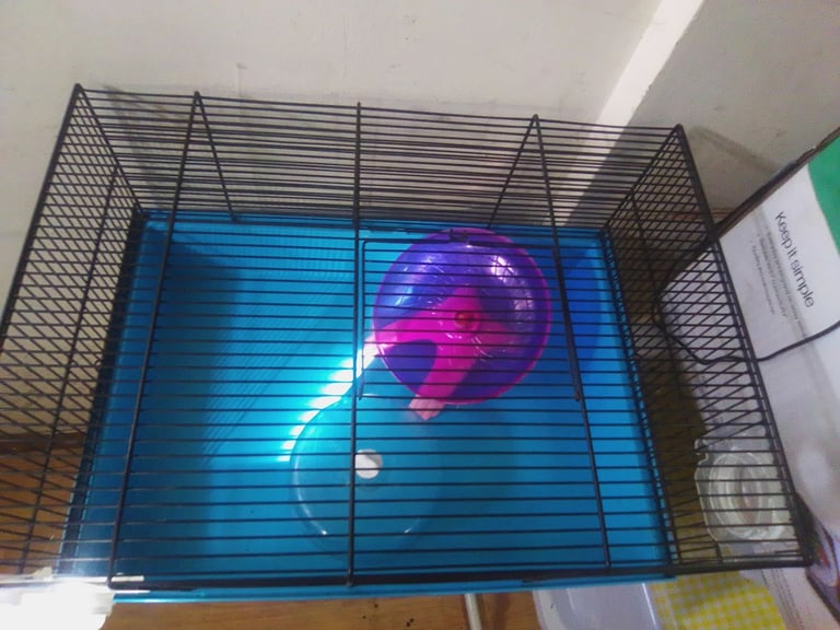 MEDIUM SIZED ANIMAL CAGE IDEAL FOR HAMSTER TO RABIT SNAKE ETC