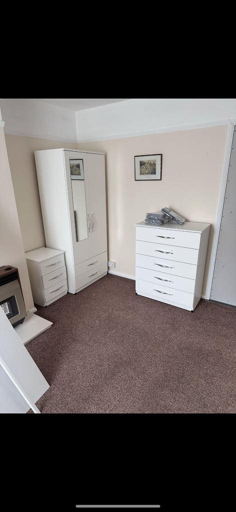 Double room for rent near watford general hospital