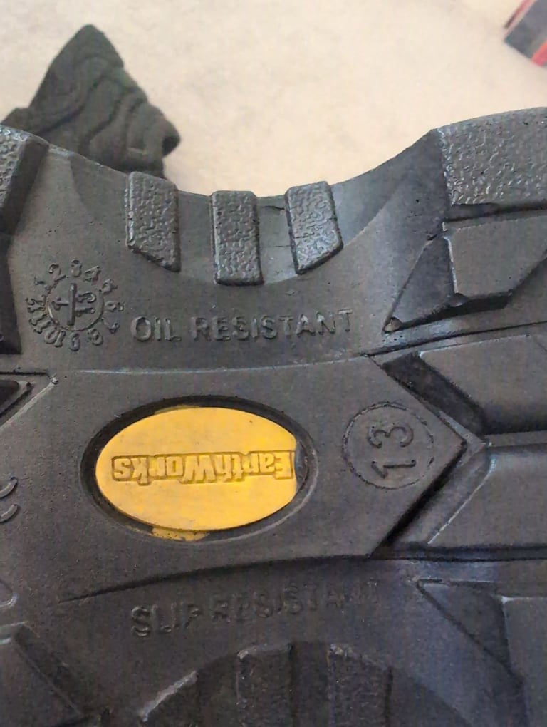 Mens EarthWorks safety boots 