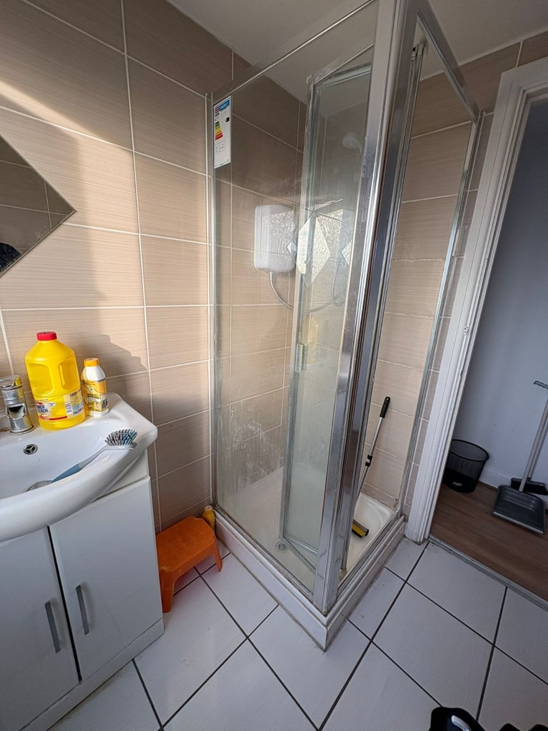 4 bed house in Barking  ,Strictly No agents or company let ,Working Professional 