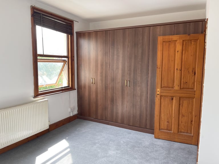 ✨ Spacious 1-Bedroom Flat in the Heart of Enfield Town! ✨ ONLY £335 per week