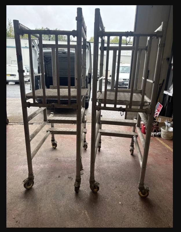 One Man Aluminium Scaffolding Tower With Lockable Wheels, Up To 4Ft Tall