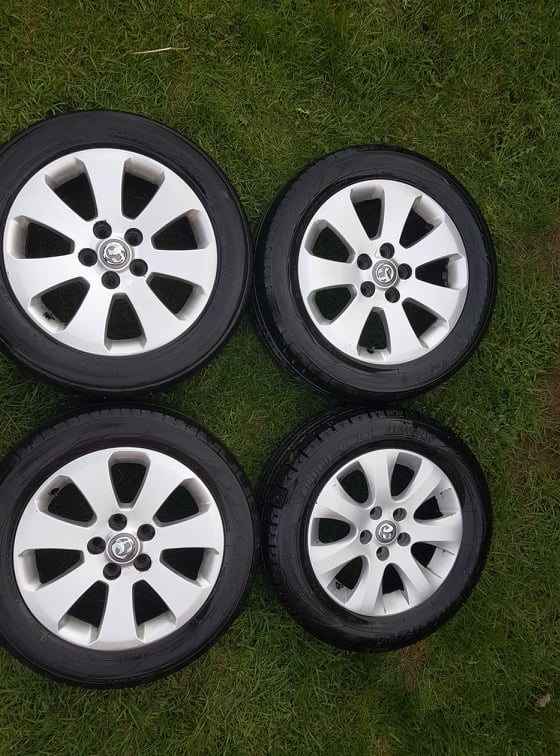 17 inch VAUXHALL ALLOY WHEELS to INSIGNIA 2008 - 2017 WITH VERY GOOD TYRES 