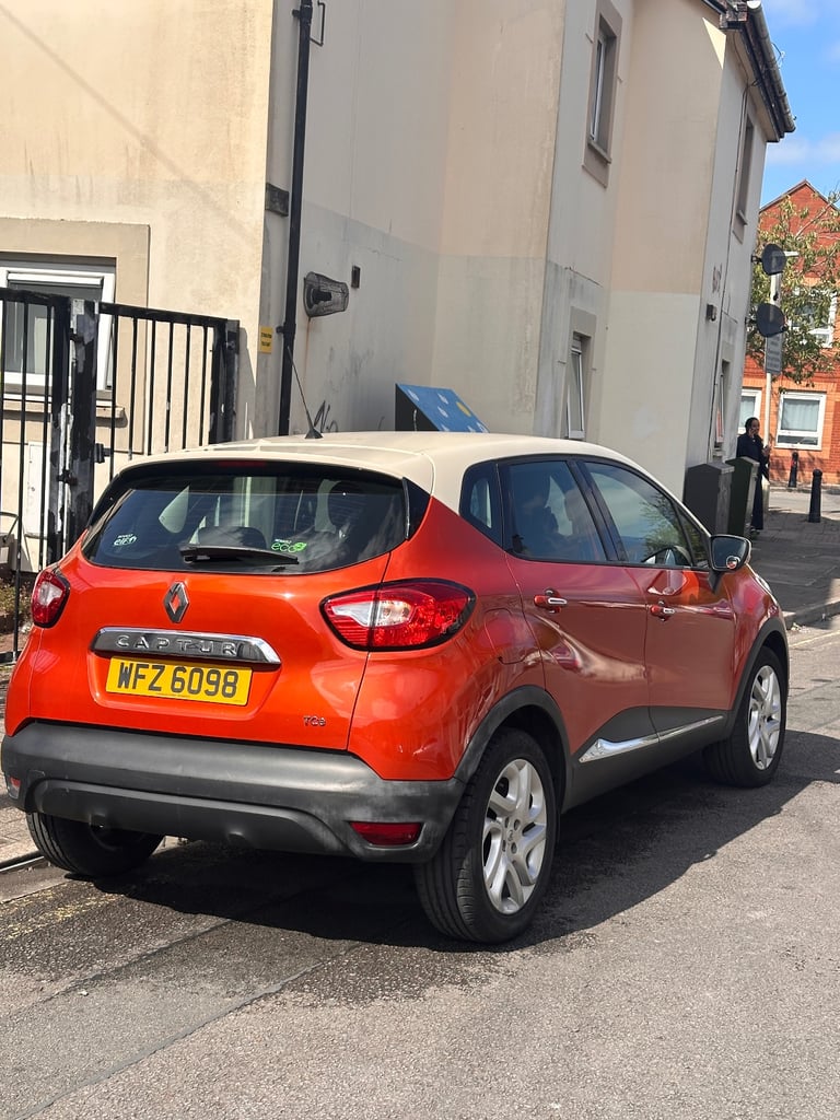 Renault, CAPTUR, Hatchback, 2015, Manual, 898 (cc), 5 doors