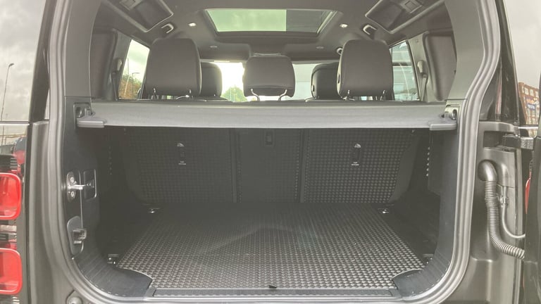 2025 Land Rover Defender 3.0 D250 X-Dynamic HSE 110 5dr Auto Diesel Estate Estate Diesel Automatic