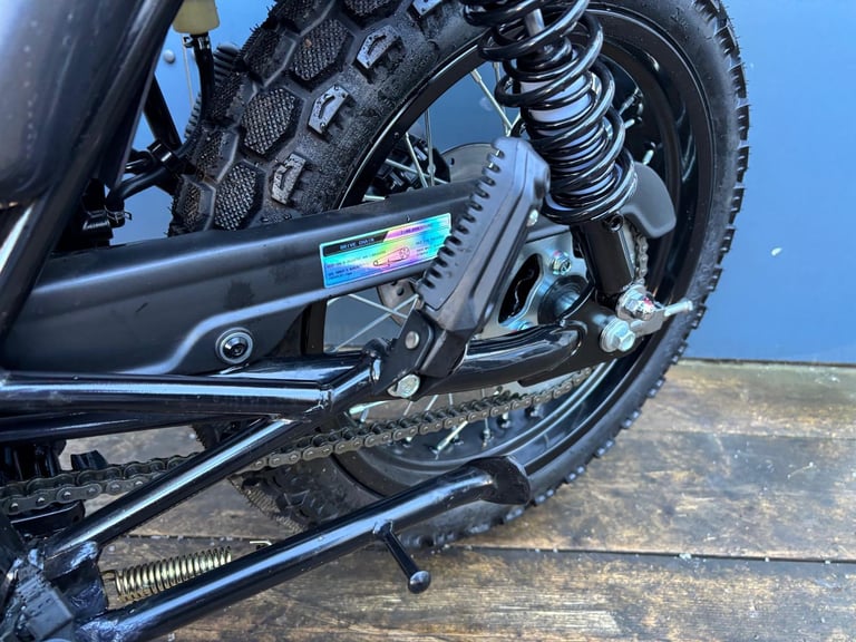 BIKE OF THE WEEK - Bluroc Legend 125cc Scrambler Motorcycle Mutt Bullit 125 