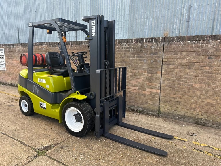 2015 Clark 3ton gas forklift
