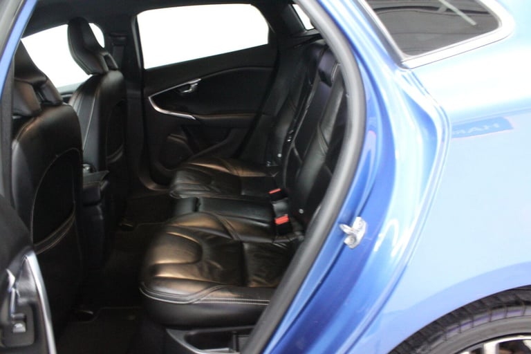 2016 Volvo V40 1.5 T2 R-Design Pro Auto Euro 6 (s/s) 5dr HATCHBACK Petrol Automatic