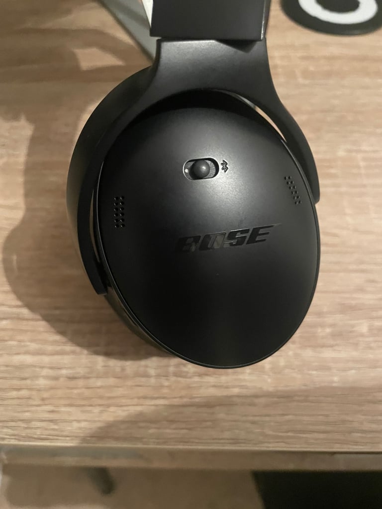image for Bose quiet comfort SC over ear headphones