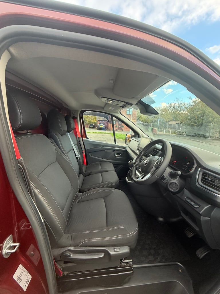 Renault Trucks Trafic , Exclusive Red edition Model 150 psi Automatic 