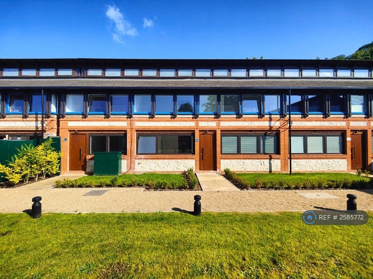 2 bedroom flat in Uplands House, Cryers Hill, High Wycombe, HP15 (2 bed) (#2585772)