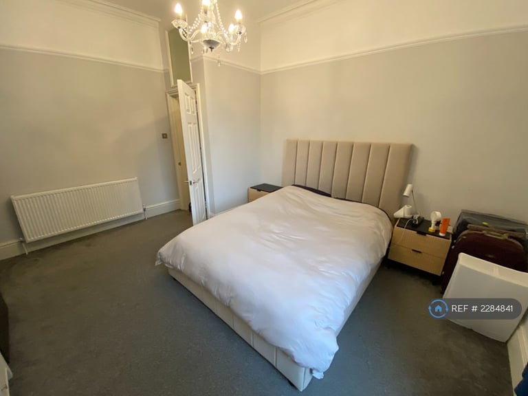 2 bedroom flat in Bridgford Road, West Bridgford, Nottingham, NG2 (2 bed) (#2284841)