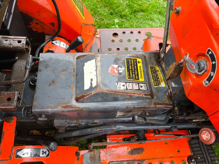 Kubota B1750 mini tractor 