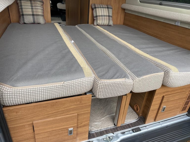AUTO-TRAIL V-LINE 635 SE - 2017 - REAR LOUNGE - 2 BERTH