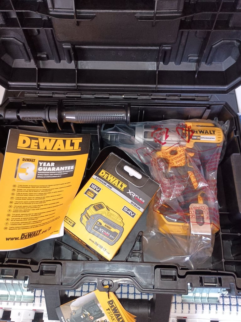 DeWalt DCD996N Combi hammer drill plus battery 