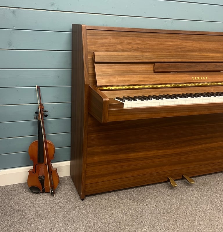 🎵🎹 STUNNING YAMAHA E108 **TUNED/SERVICED/WARRANTY AND FREE DELIVERY**🎹🎵