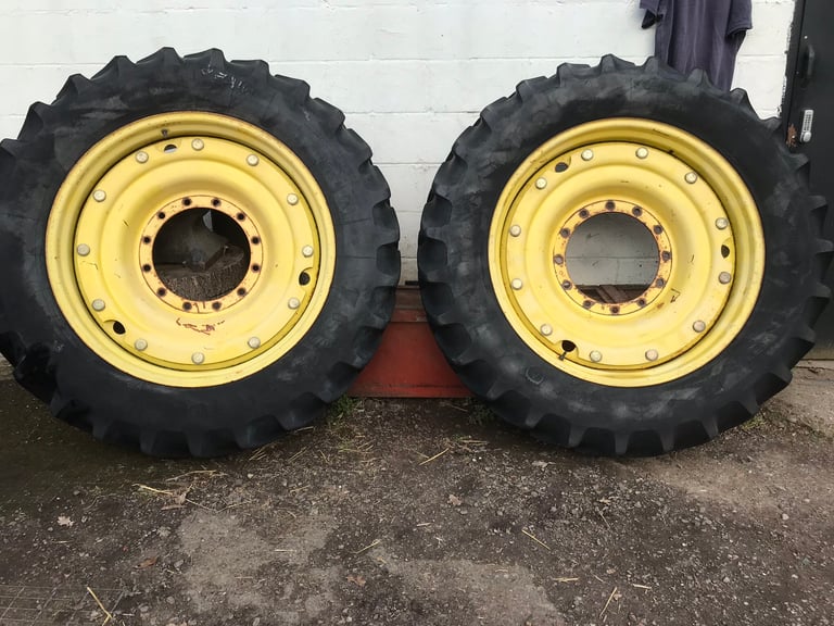 Agricultural wheels and tyres
