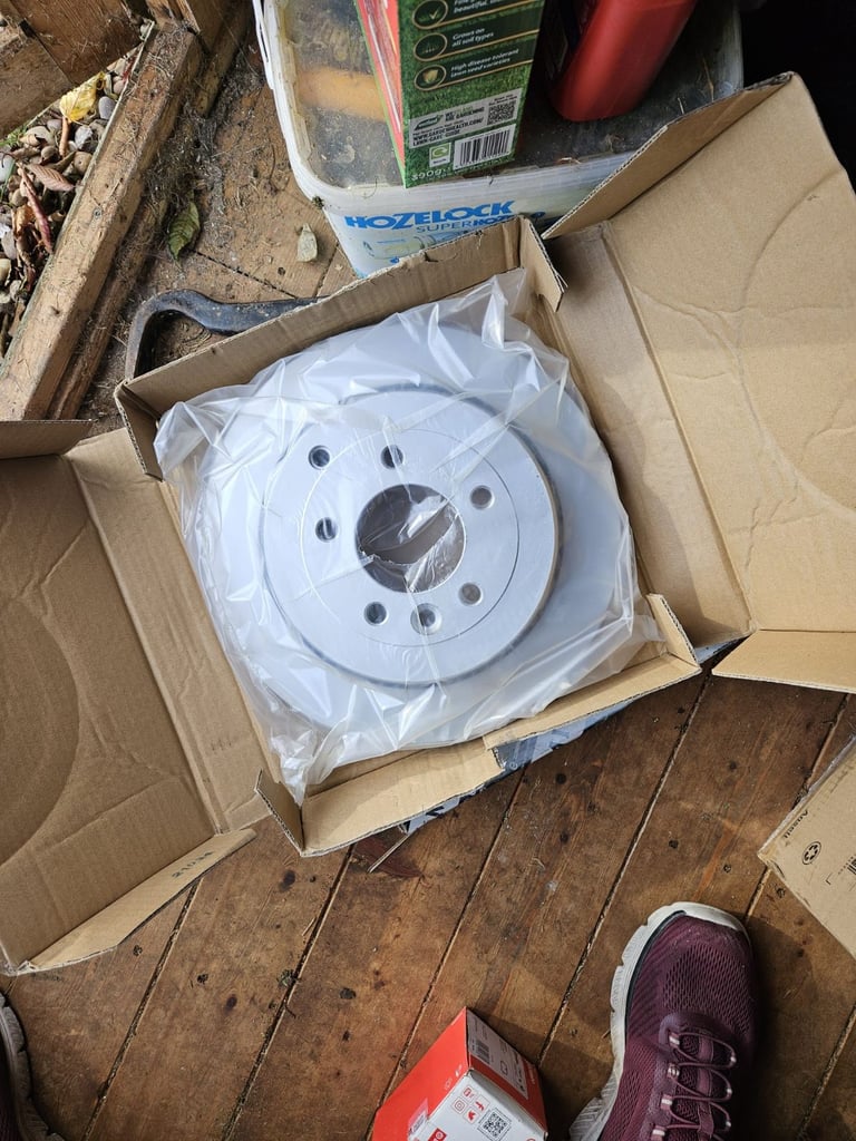 image for Rangerover  tvd6 sport rear discs and pads