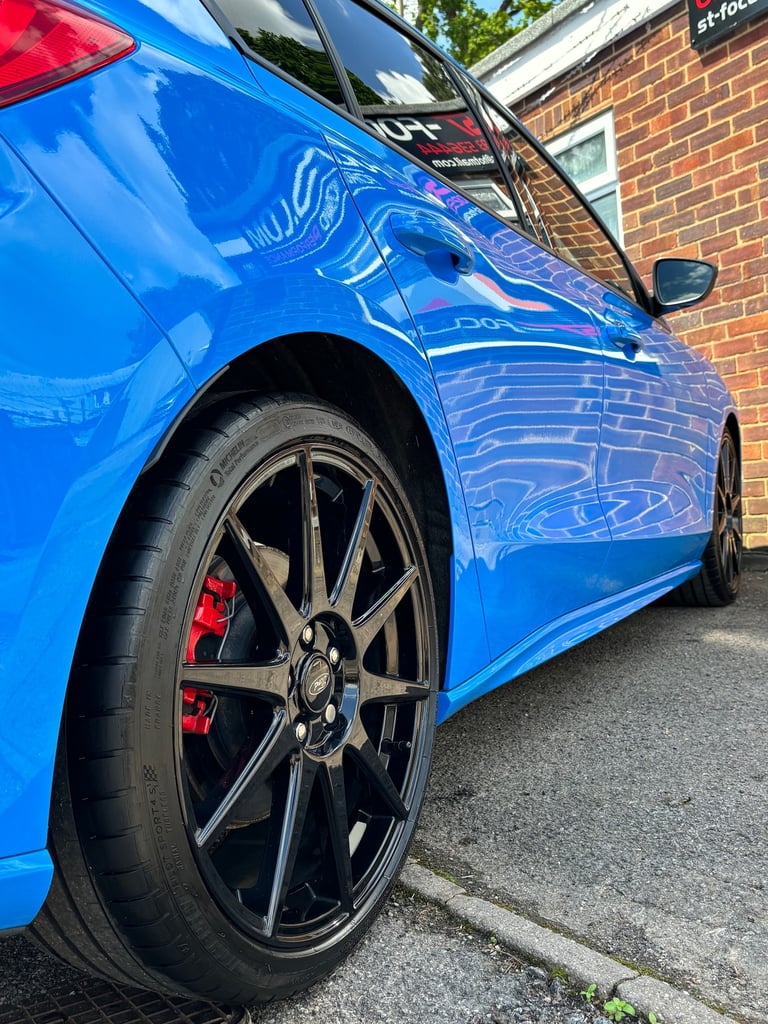 2021 Ford Focus 2.3T EcoBoost ST EDITION. 1 OWNER  ONLY 7 000 MILES  FULL FORD