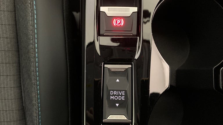 2020 Peugeot 208 50kWh Allure Hatchback 5dr Electric Auto (136 ps) Hatchback Electric Automatic