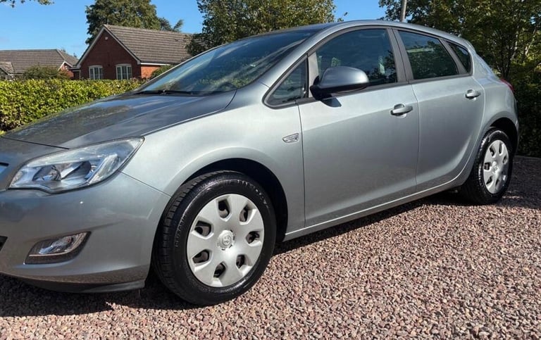 Vauxhall, ASTRA, Hatchback, 2011, Manual, 1598 (cc), 5 doors