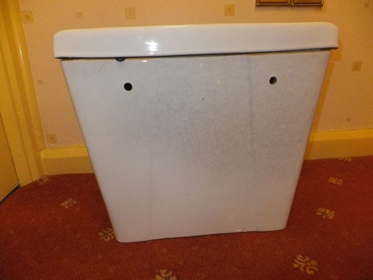 WHITE TOILET CISTERN CERAMIC TOP / CASE CLOSE COUPLED EXELLENT CONDITION