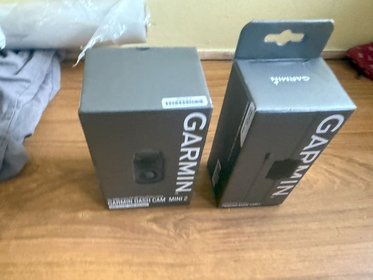 Garmin dashcam mini 2 with SD card and hard wire kit and box. 