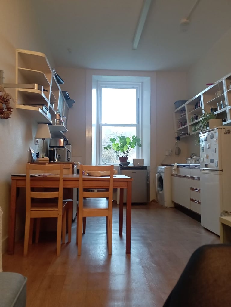 Room in 3-bedroom flat in Newington!