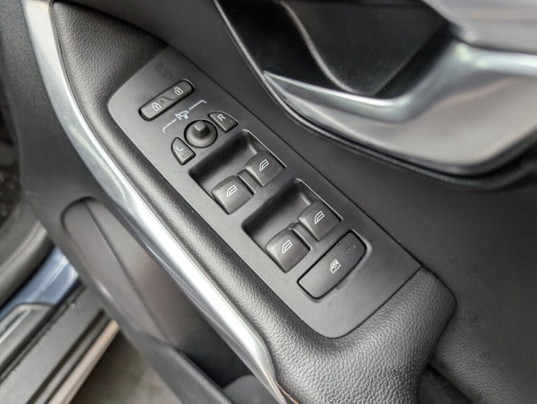 2019 Volvo V40 Cross Country 1.5 T3 Edition Hatchback 5dr Petrol Auto Euro 6 (s/s) (152 ps) 18'' ...