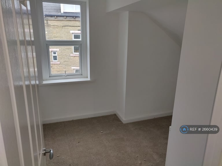 5 bedroom house in Mumford Street, Bradford, BD5 (5 bed) (#2660439)