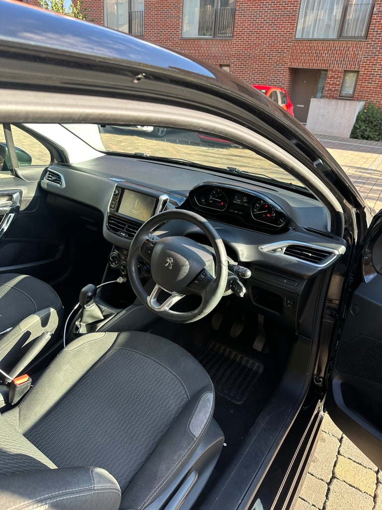Peugeot, 208, Hatchback, 2015, Manual, 1199 (cc), 3 doors